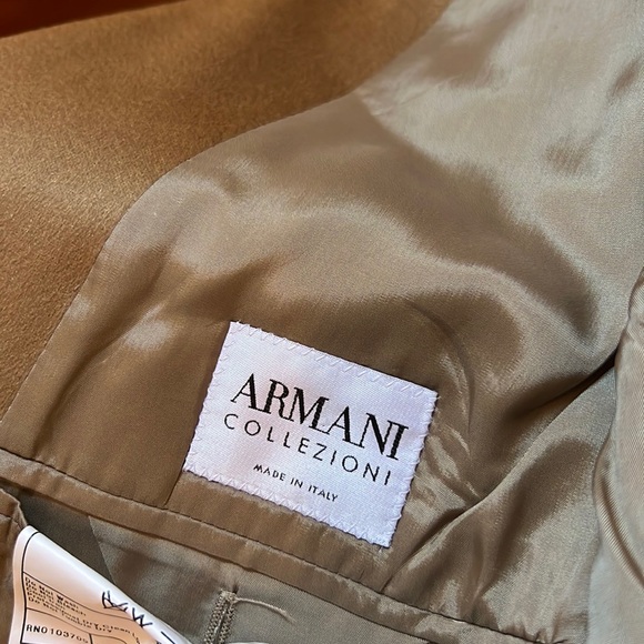 Neiman Marcus Luxury Armani Collezioni 100% Cashmere Oversized Blazer in Camel - Picture 4 of 14